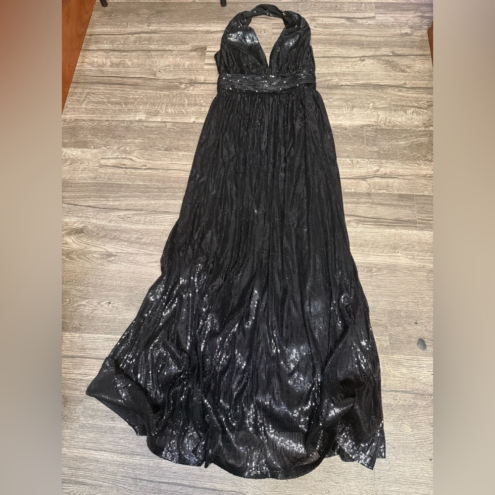 Chic Black Evening Gown - Picture 10 of 15